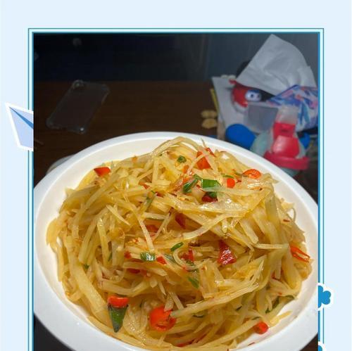一口酸辣土豆丝的美味滋味（家常美食，让你过耳瘾）