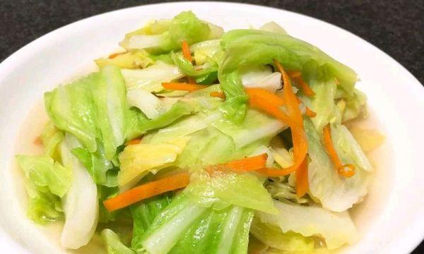 美味又健康的咸蛋炒高丽菜做法（高纤维、低脂肪、多营养的家常美食）