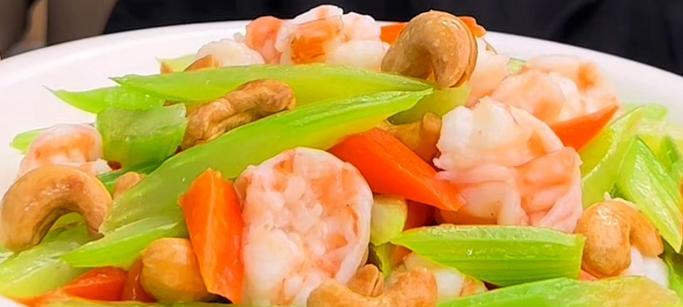 美味又健康的腰果百合炒虾仁（营养丰富的海鲜佳肴，令人垂涎三尺）