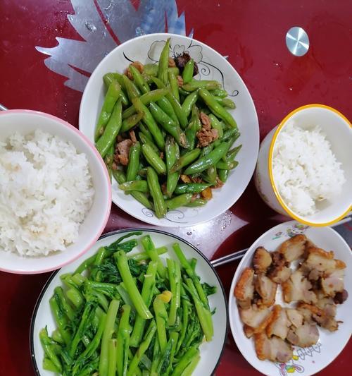 自制猪肉四季豆馅饼的绝佳做法（口感鲜美的家常美食，让你流连忘返）