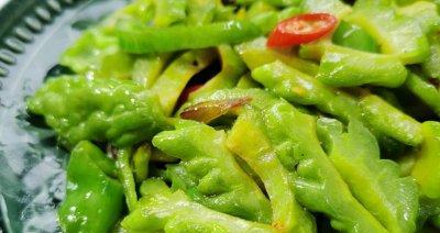 小鱼干炒苦瓜，美味又营养（家常菜，简单易做）