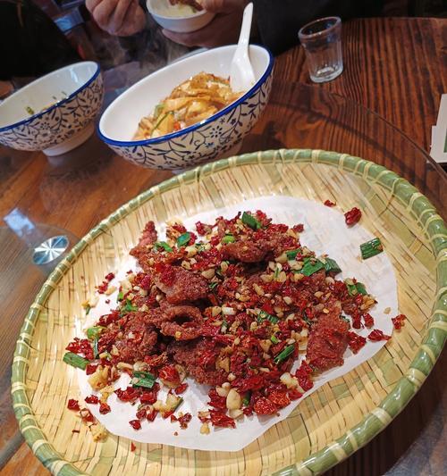 白豆腐夹肉做法大全（美味佳肴，轻松DIY；白豆腐，肉香十足）