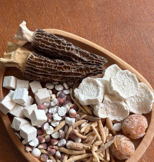 四神炖猪手汤，健康美味不可错过（家常美食，营养滋补大补汤）