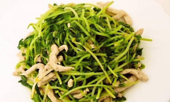 美味健康的素炒豌豆苗（简单易学的做法，让你轻松拥有营养美食）