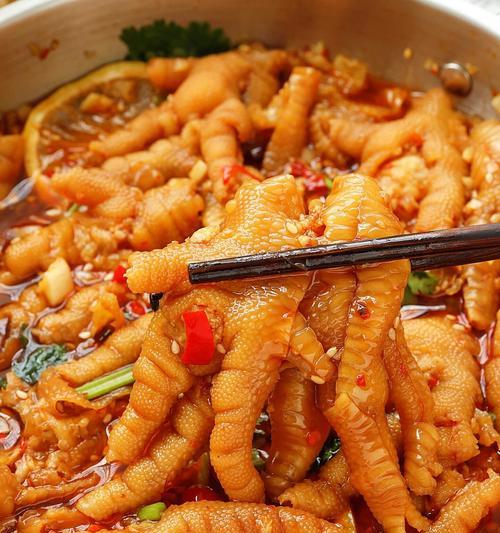 小米椒醋爪的制作方法（辣味十足的美食，教你轻松做出鲜美爪子）