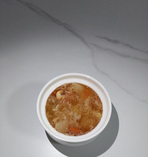 美味百合雪梨银耳糖水的制作方法（清热降火，健康又美味）