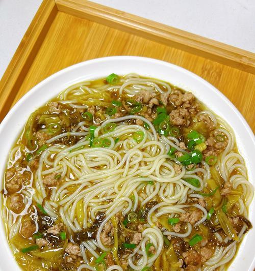 酸菜香菇鸡丝米线的做法（家常美食，健康营养，让你爱不释手）