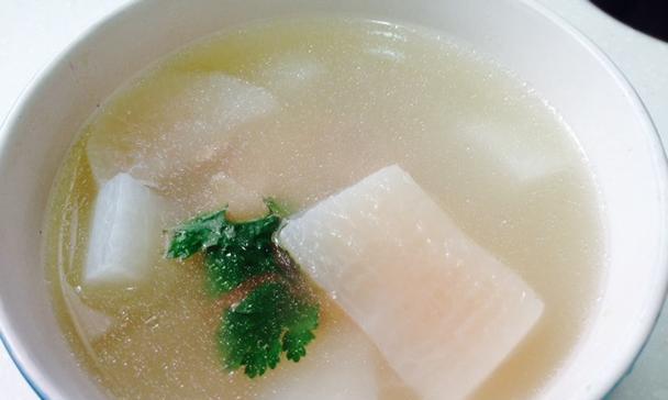 营养美味白水萝卜汤的制作方法（传统食谱，营养丰富，最适合秋冬食用）