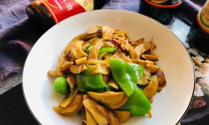以青椒素炒杏鲍菇的美食盛宴（健康美味，清新开胃，以青椒素为灵魂）