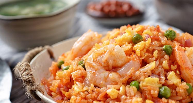豌豆蛋炒饭的做法（让你在家也能吃出餐厅级别的美味佳肴）