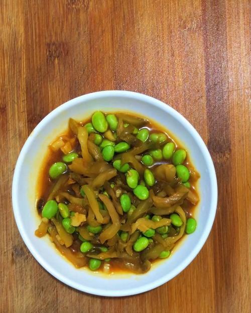 以丝瓜炒毛豆，清爽美味又营养（毛豆与丝瓜搭配的最佳方法，让你吃出健康美味）