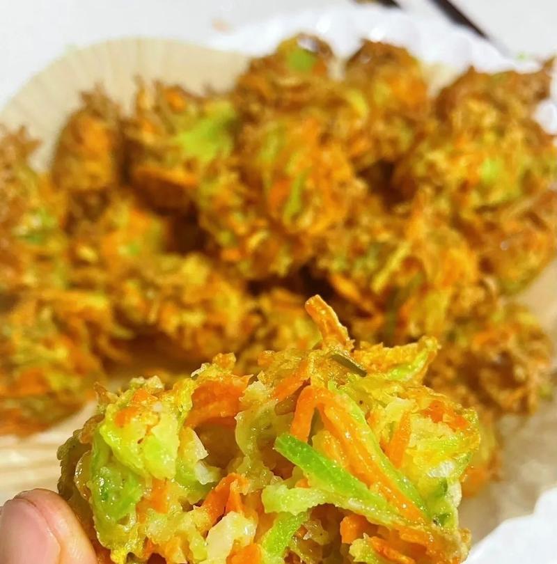 美味可口的炸萝卜肉丸（家庭厨艺大比拼，学会这道菜再也不怕朋友圈晒美食）