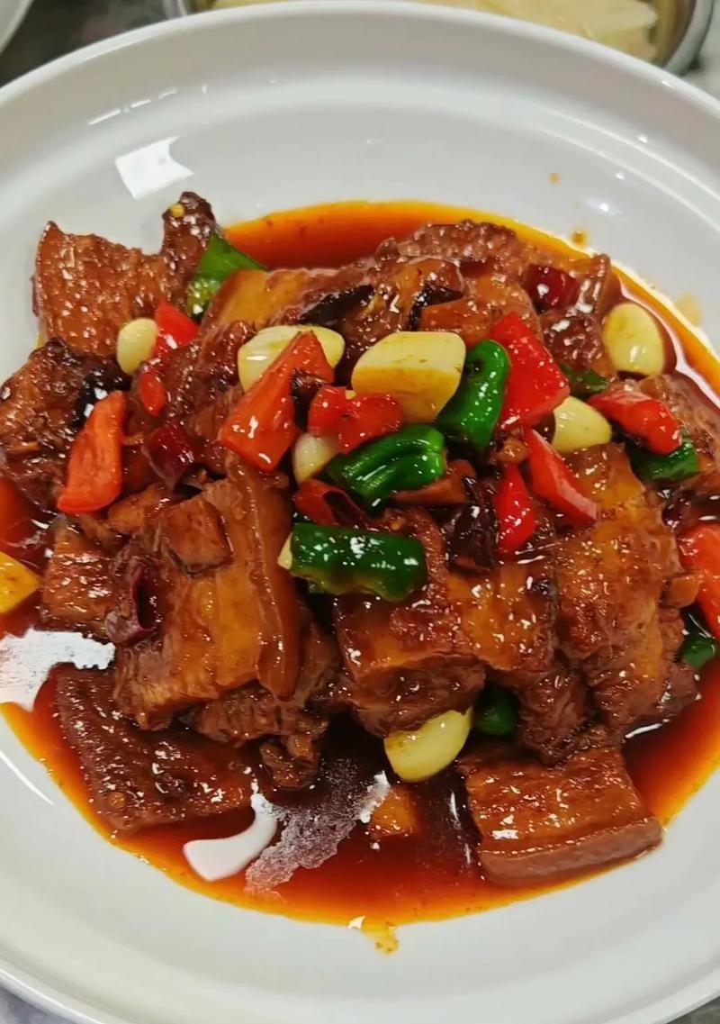 白萝卜红烧肉的做法（美味健康，家常美食尽在家中）