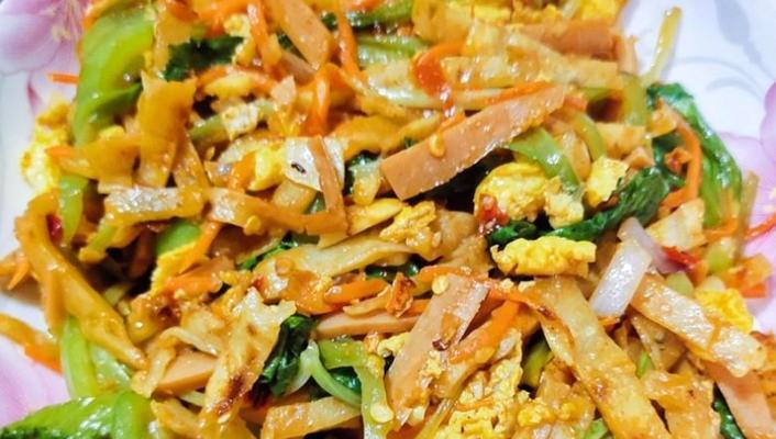 素炒饼丝的做法与技巧（轻松学会素炒饼丝，美味健康又营养）