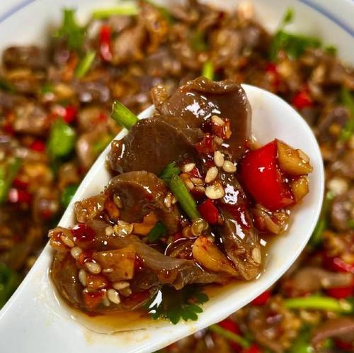 清爽美味小黄瓜拌鸭胗（健康的低脂菜肴，鸭胗增加蛋白质摄入）