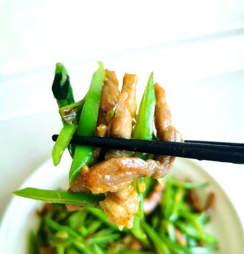 香辣扁豆丝的制作方法（如何用简单的步骤制作出美味的香辣扁豆丝？）