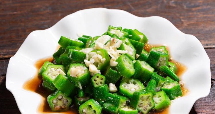 夏日秋葵靓汤的制作方法（清凉一夏，享受健康饮品）