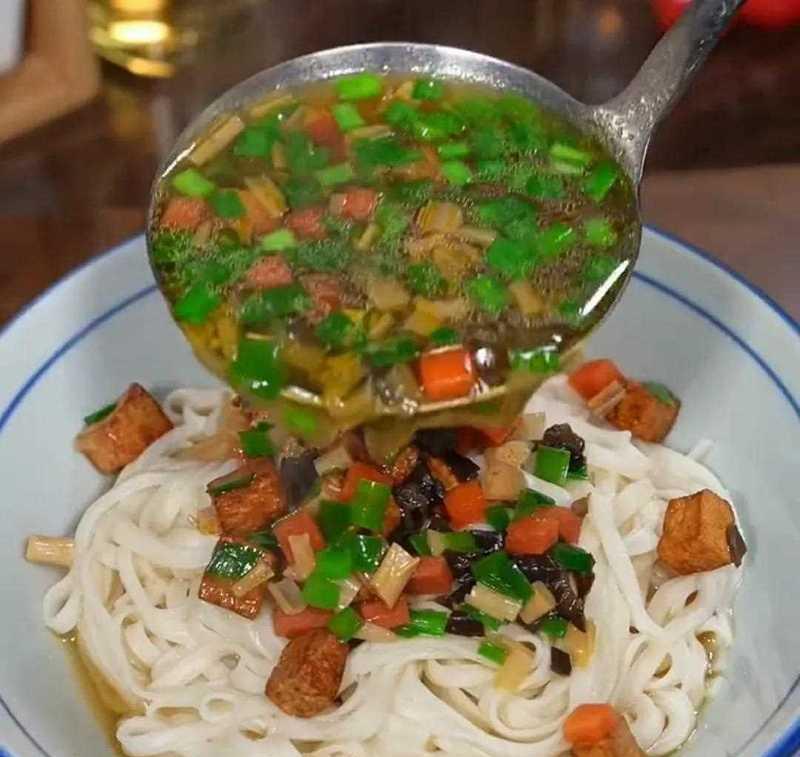 云南风味（云南特色小吃，让你爱上卤味）