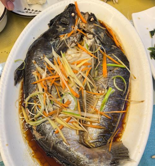 别样清蒸鱼（用传统食材做出不一样的美味）