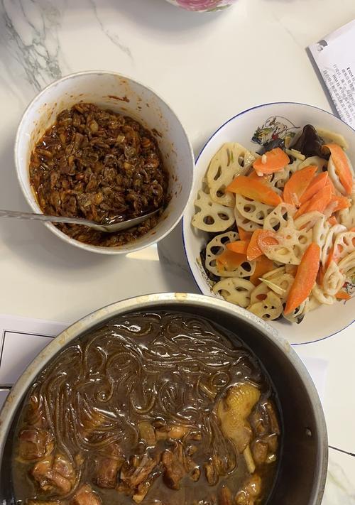用小土鸡炖粉条，美味又营养（家庭做法大公开，让你轻松做好一道营养餐）