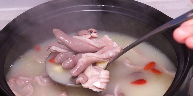 健康美食之猪肚莲子汤（营养丰富的家常汤菜，一锅滋补全家人）
