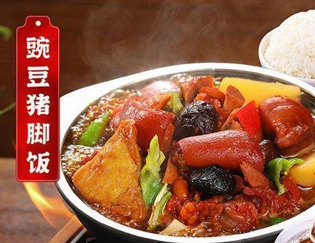小肠瘦肉汤，养生必备（家庭制作小肠瘦肉汤，味道鲜美，养生好处多多）