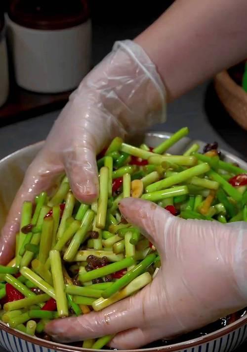 家常腌蒜薹，美味又营养（制作过程简单，口感鲜美，富含营养）