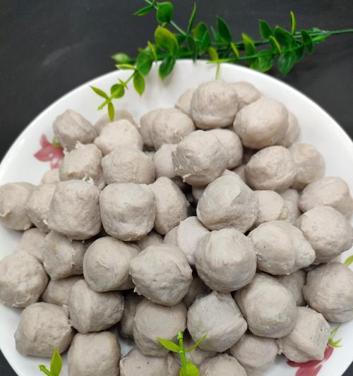 猪肉丸子汤的做法（家常菜谱，美味实用）