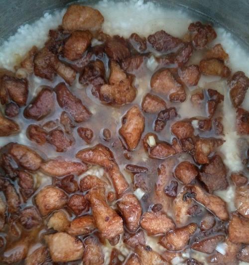 美味可口的肉干饭（教你如何制作真正好吃的肉干饭）