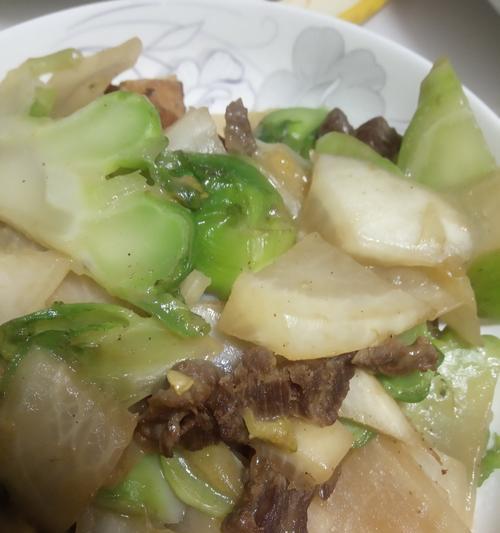白萝卜炒肉的做法（健康美味，简单易学，不可错过！）