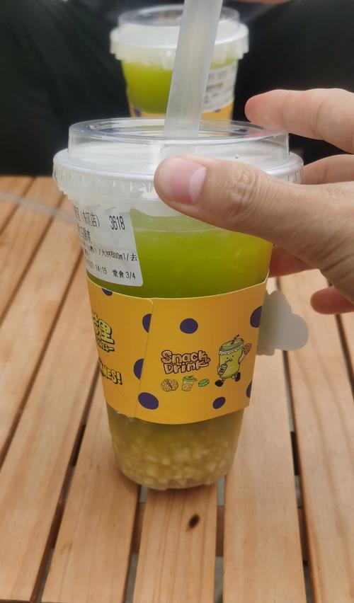 享受鲜活的味蕾盛宴——制作美味翡翠柠檬茶的技巧与经验