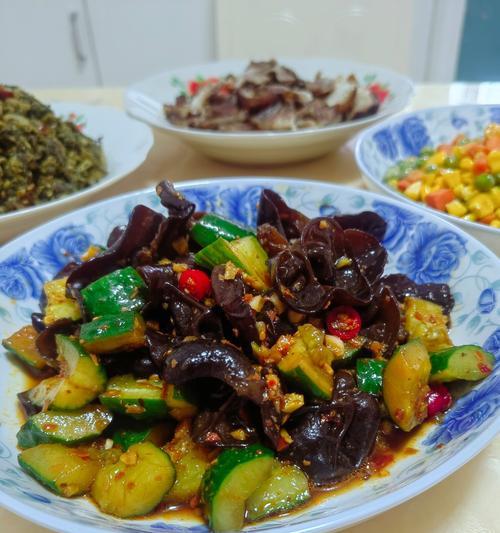 清爽美味，青瓜炒梅菜肉馅的做法（清新口感，让你欲罢不能）