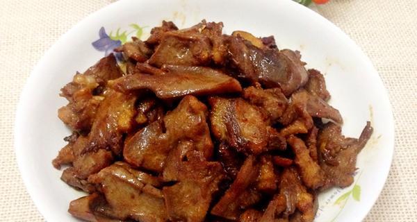 猪舌美食系列——小炒猪舌（美味又有营养，学会小炒猪舌让你爱上它）