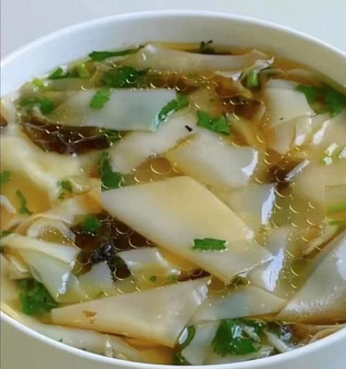 美味营养的菠菜猪肉馄饨（做法详解，让你轻松做出好味道）