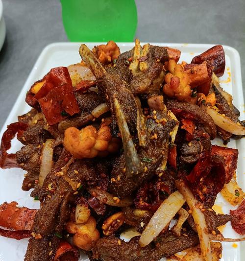 小炒青菜羊肉的做法（家常美味又健康，轻松学会小炒青菜羊肉的秘诀）