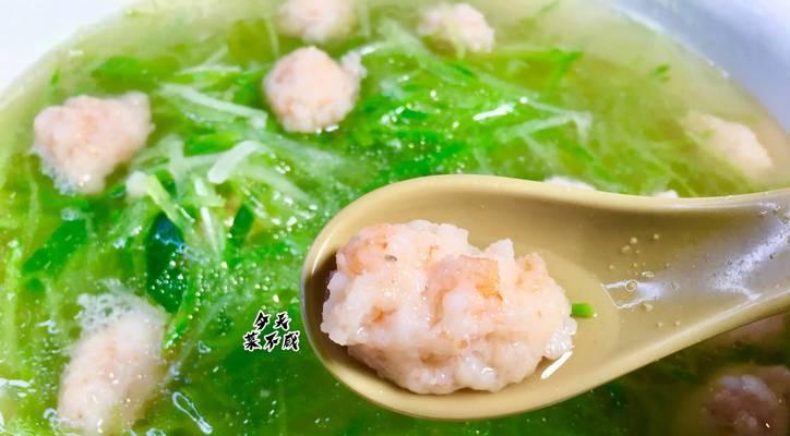 营养丰富的双色萝卜丝虾皮汤（一道温暖入味的秋季养生佳品）