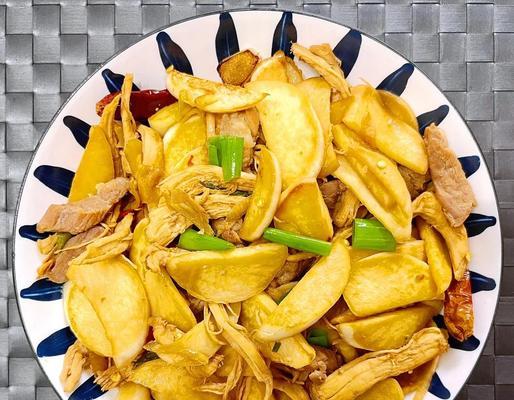 清爽美味，青椒茭白炒干丝（家常好菜，简单易学，营养丰富）