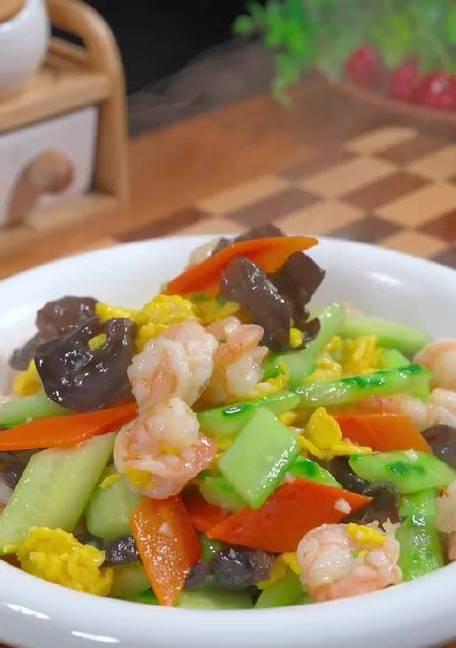 清爽美味，清炒青瓜的做法（保留营养，健康美食）
