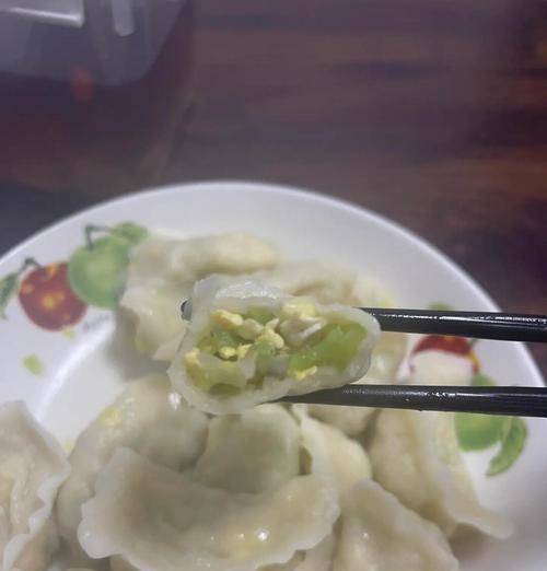 健康蒸饺的美味之旅（以西葫芦素馅为例，打造健康美味蒸饺）