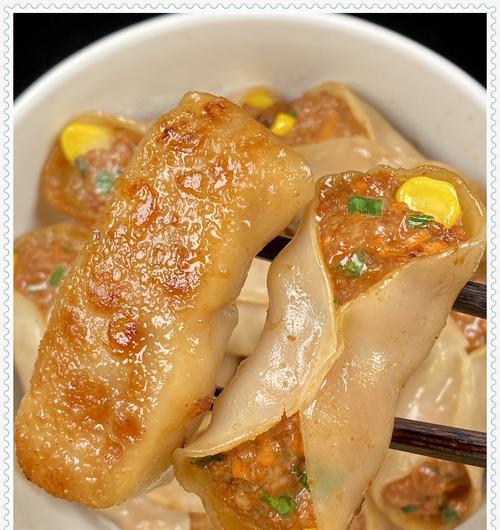如何用香煎锅做出美味的锅贴（掌握关键的煎锅技巧，让锅贴更加酥脆可口）