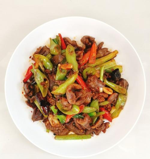 学会做小炒鸡杂，懂得变废为宝（鸡内脏也可以做出美味佳肴，用小炒的方式实现变废为宝）