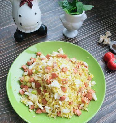 美味鸭肠火腿蛋炒饭（传统美食新口味，鲜香美味新享受）