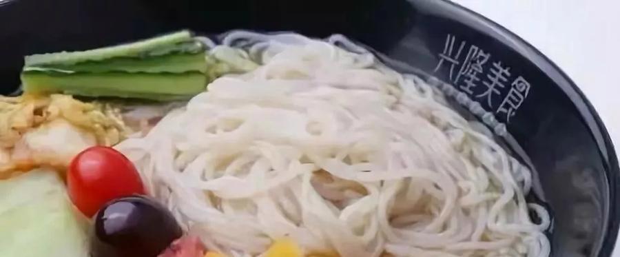 轻松做出清凉美味，水果冷面（以新鲜水果搭配面食，打造独特口感）