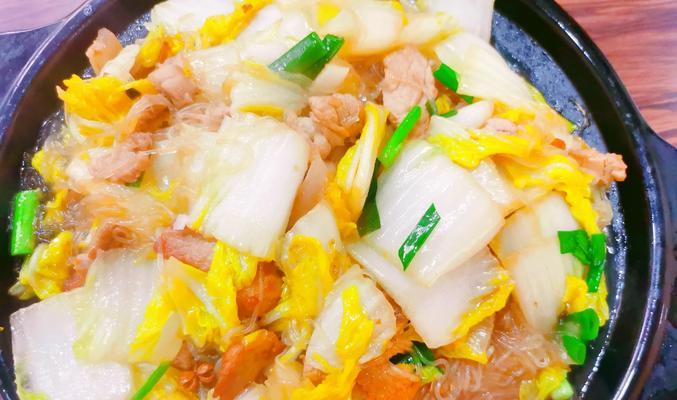 家常菜肴之肉末白菜（清爽美味，家庭经典菜肴）