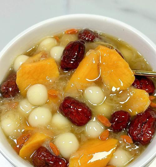 营养又美味，银耳鹌鹑蛋糖水的做法（甜品界的新宠，轻松煮出滋补美味）