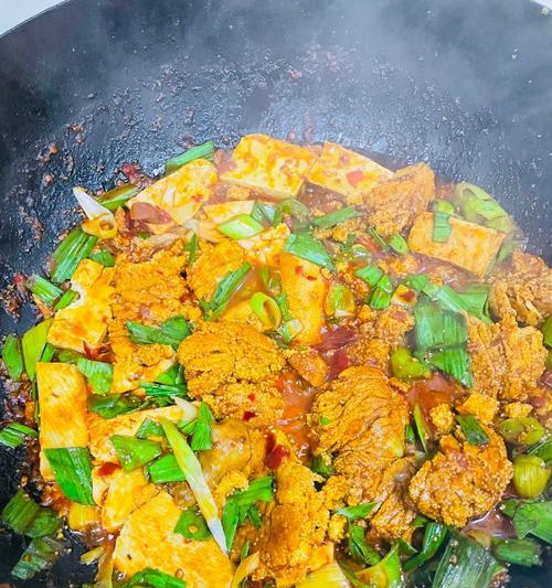 以鱼籽腌菜豆腐，做出美味健康的小吃（家常小吃，健康又美味）
