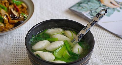 暖身美食，一碗鱼丸粉丝白菜汤（家常美食，营养满分，快速做法全揭秘）