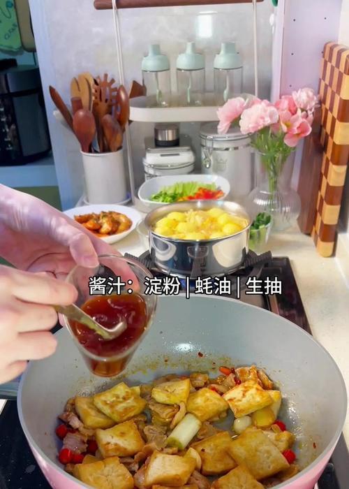 家常美食——油豆腐炒蒜苗（清爽可口，营养丰富的蔬菜佳肴）