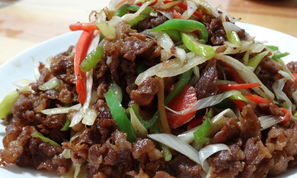 美味可口的圆葱炒羊肉（家常菜谱外婆味道）