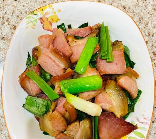 家常美味（教你轻松制作美味腊肉佳肴）